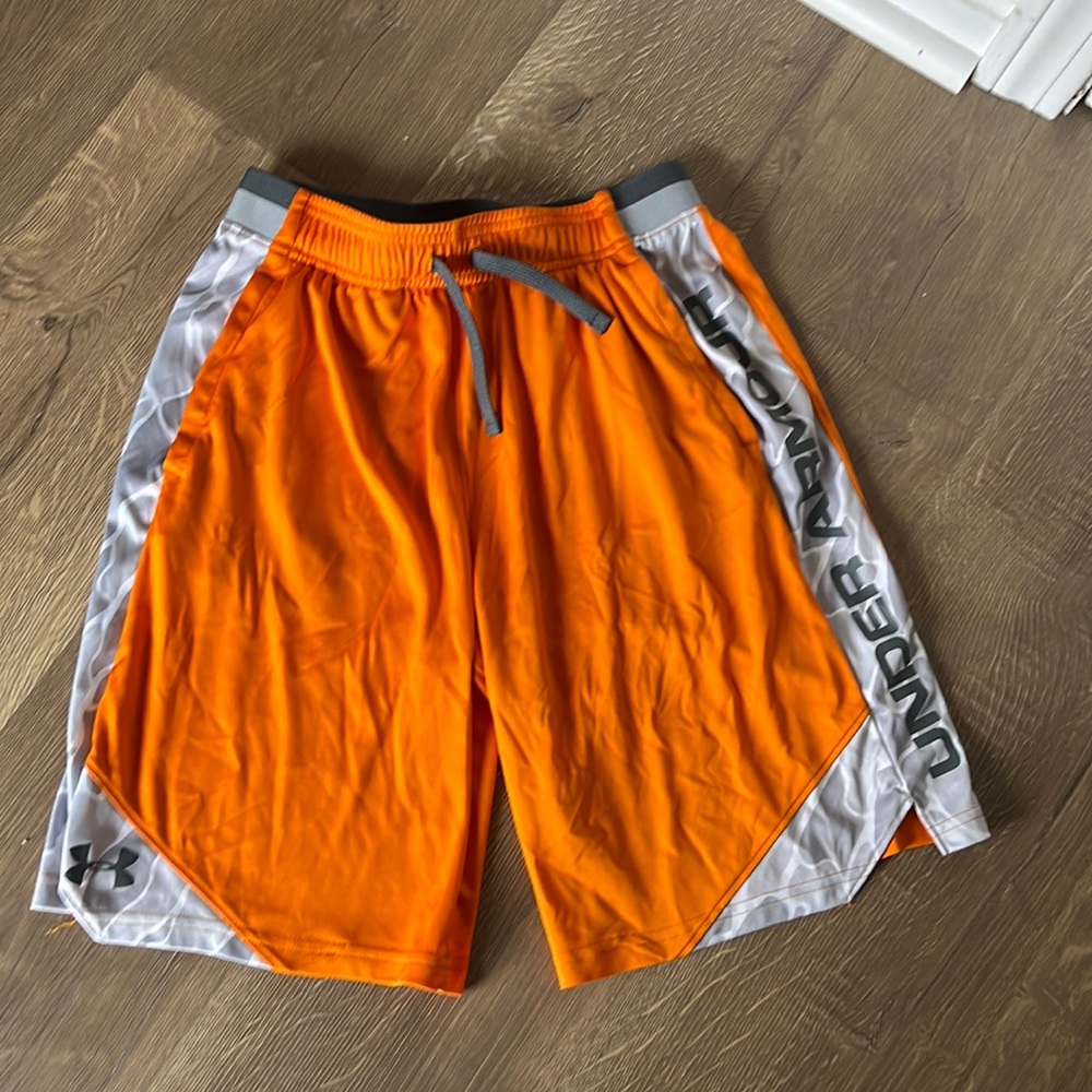 Boys XL under amour basketball shorts with pockets